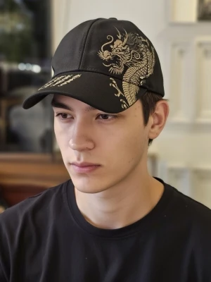 Baseballkeps drake - Trendig baseballkeps drake.  Supercool konstnärlig keps med platt skärm. Huvud 54-60 cm. Hög 12 cm. Skärm 7 cm.