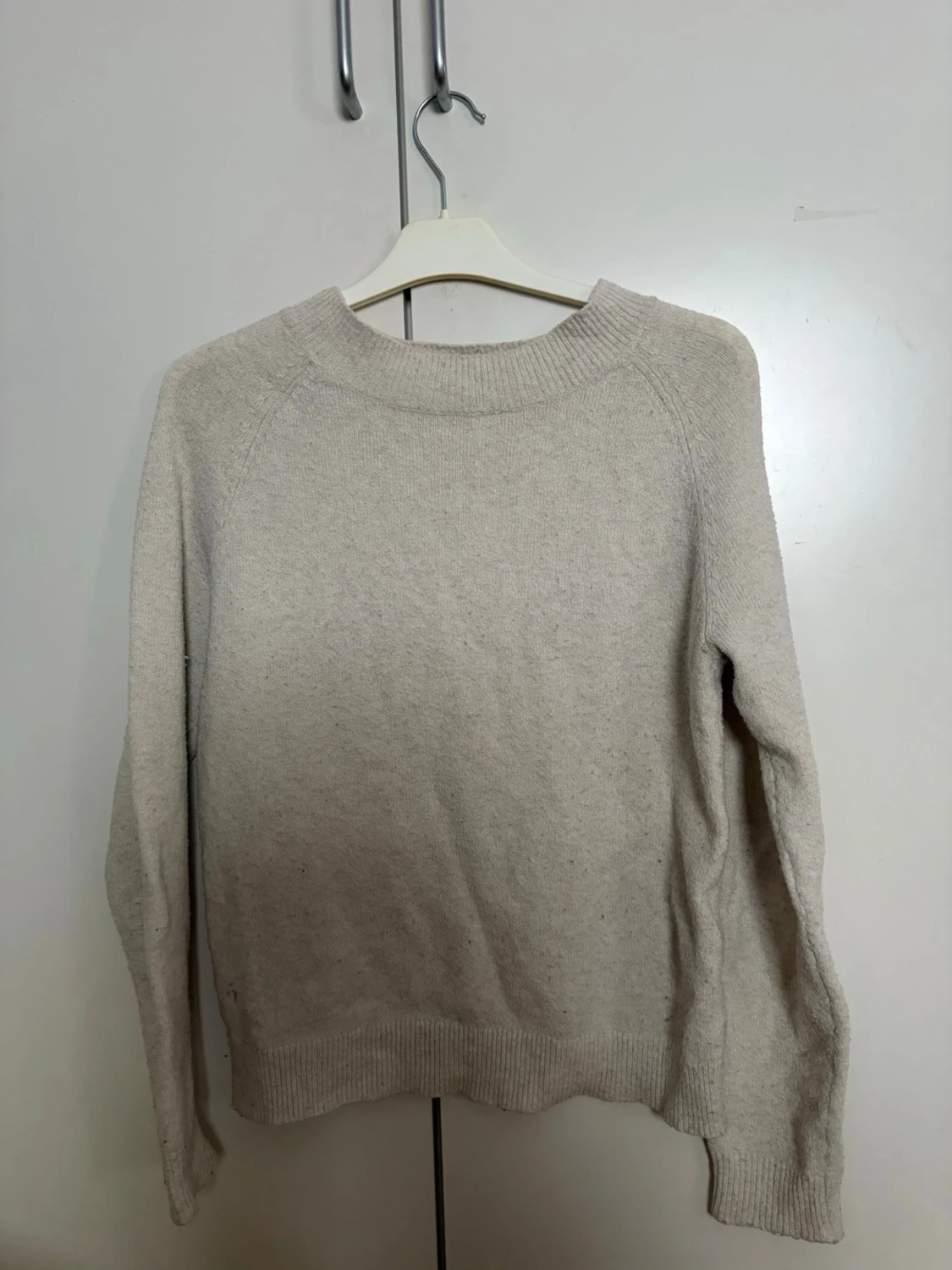 Beige/vit stickad tröja från ONLY