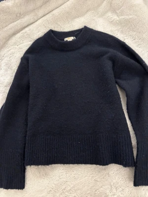 Stickat tröja från gina - Använt lite säljer bara för jag inte gillar längre