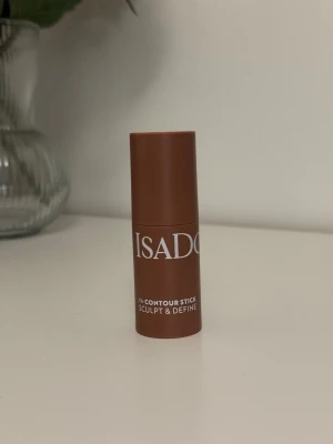 Isadora contourstick - Bronzer/contourstick. Endast prövad, alltså är den som ny! Färg 34 Dark almond🫶🏼