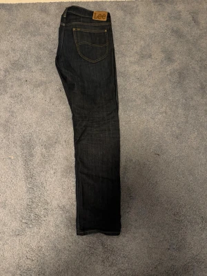 Lee jeans - Tjena, säljer ett par sjukt snygga jeans från Lee i storlek W32 L30, skick 9/10 nästan helt nya! Hör gärna av er vid fler frågor eller funderingar, mvh