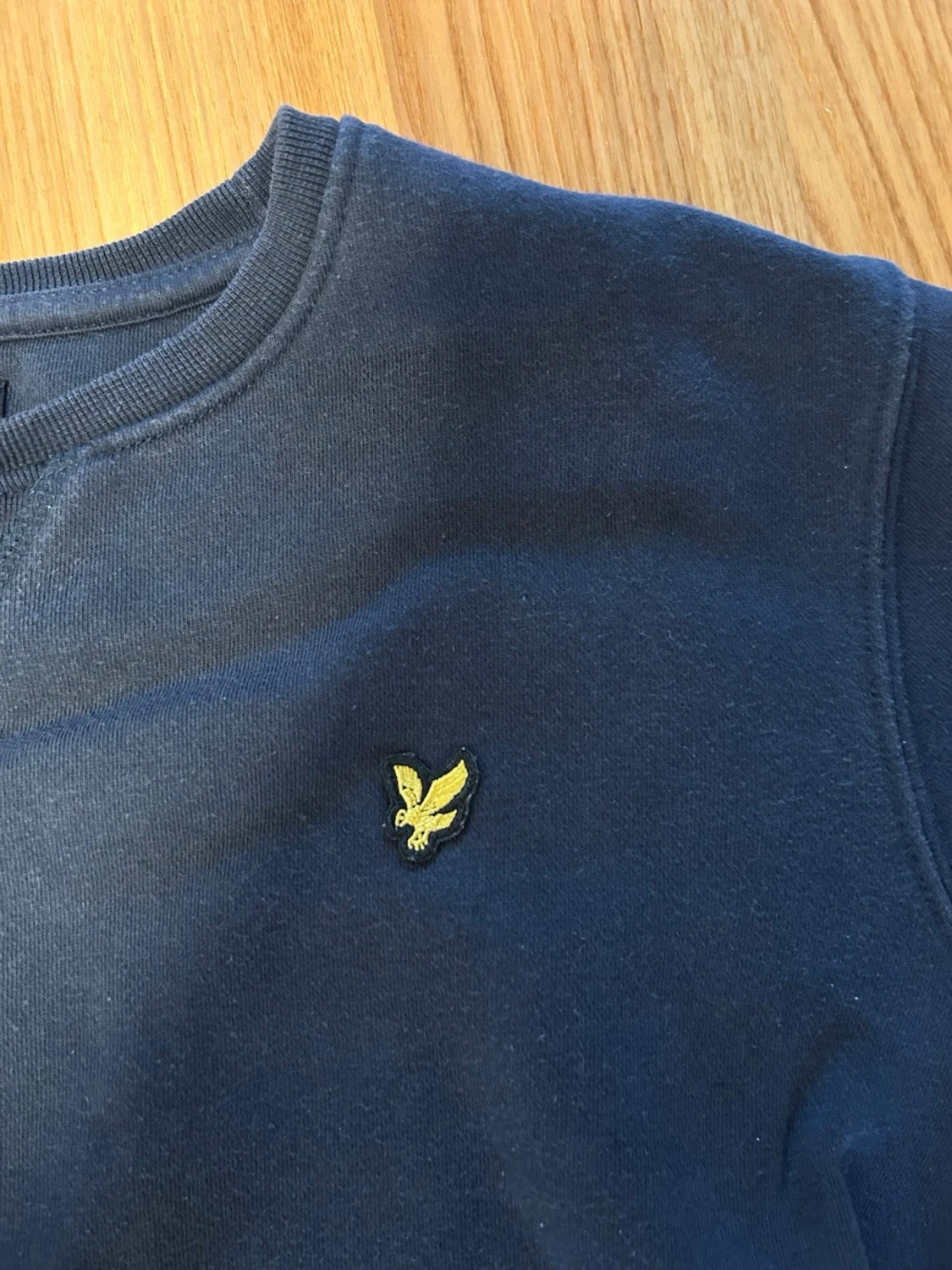 Svart sweatshirt från Lyle & Scott - 2
