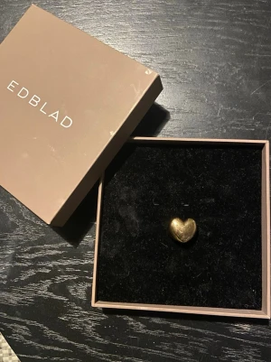Guld hjärtring från Edblad - Jättefin guldig ring ifrån Edblad som är hjärtformad i strlk M🤗🤗