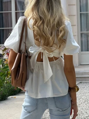 Vit blus med puffärm och knyt i ryggen från meet me there  - Aldrig använd, storlek 34. 