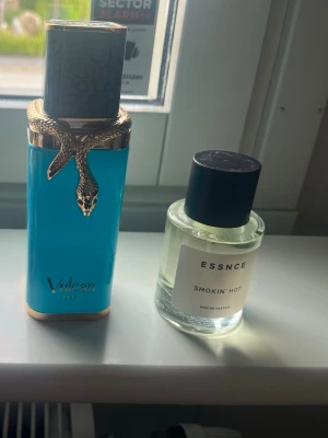  Vulcan feu, smokin hot - Säljer 2 parfymer som jag inte använder,Vulcan Feu och Smokin hot har ungefär 97% kvar, kom med bud på en om du inte vill ha den andra. Skicka prisförslag! Enskilda priser 339 för Vulcan feu (låda ingår) 299 för smokin hot(essnce påse tillkommer) 550 för båda!