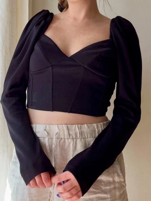 Crop top blus med puffärmar - Endast använd en gång
