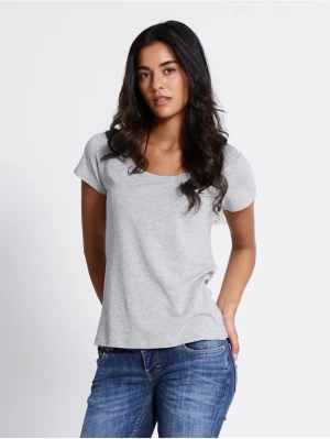 Grå basic t-shirt med rund hals - Enkel och stilren grå t-shirt med rundad urringning och korta ärmar. Perfekt att matcha med jeans eller kjol för en avslappnad look. Mjuk och skön mot huden.