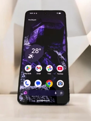 Google Pixel 8 128gb - Googlepixel 8 minne 128gb spricka bakglas små skador på ramen skärmen är hel finns små repor. Mobilen fungerar utmärkt man kan byta bakglas eller sätta dit ett skal se bilder för egen bedömning