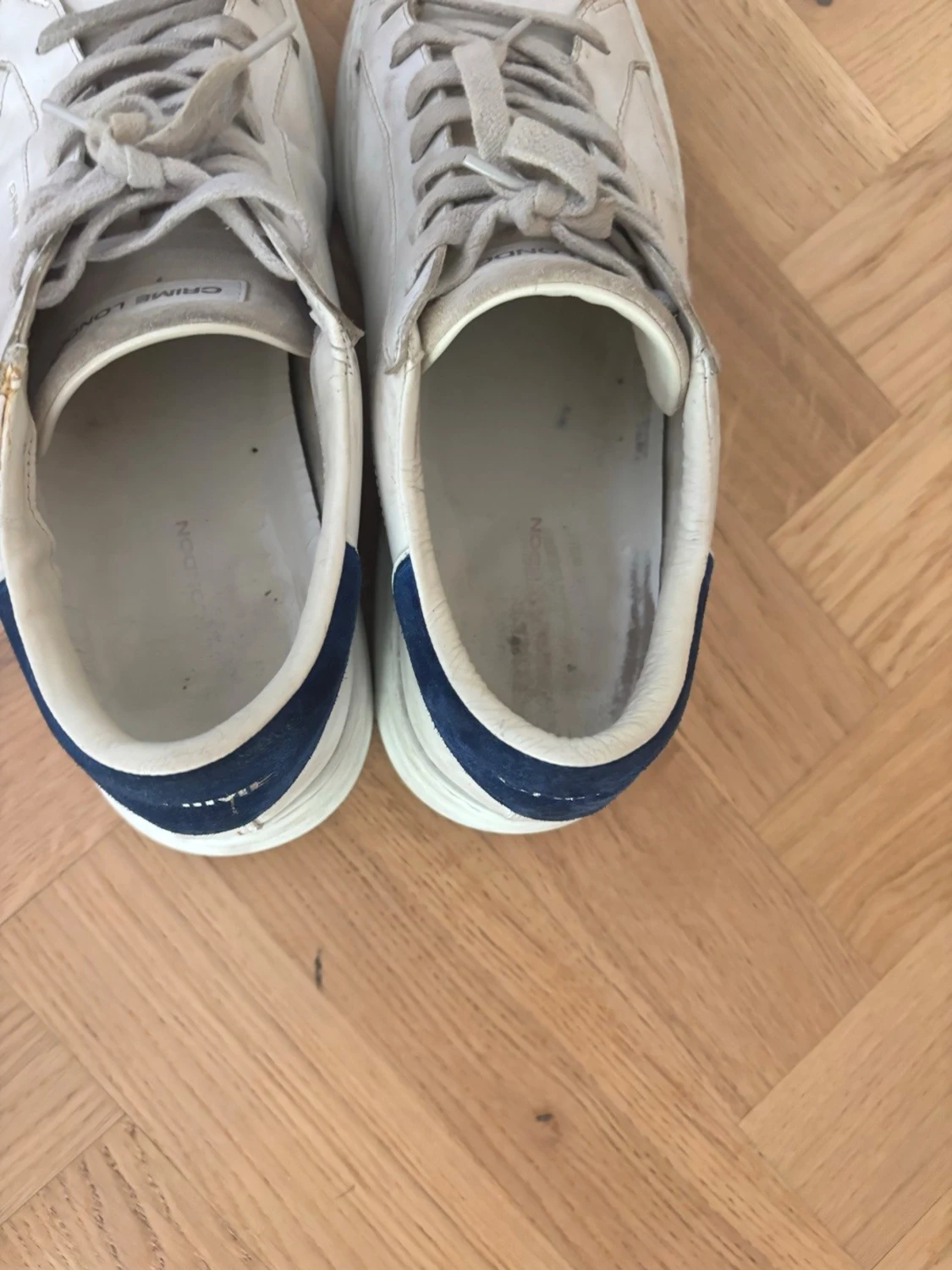 Vita sneakers från Crime london - 2