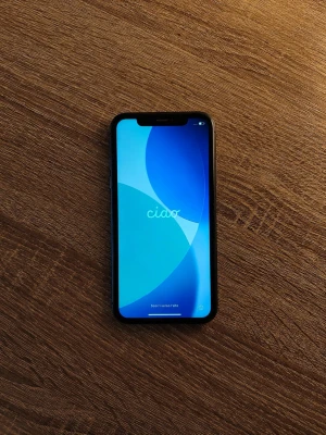 iPhone 11 128GB | 79% Batterihälsa - Säljer en iPhone 11 med 128 GB lagringsutrymme i bra skick. Telefonen fungerar felfritt och har inga tekniska problem. Den har några skråmor om kanterna men är helt fri från sprickor och djupare repor  Skick: Bra 79% batterihälsa Inga sprickor Allt fungerar som det ska  Specifikationer: Modell: iPhone 11 Lagring: 128 GB Färg: Svart  Finns för upphämtning eller kan skickas efter överenskommelse.  Vid frågor är det bara att höra av sig.