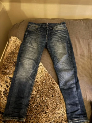 Jack and jones jeans 33/30 - Säljer ett par jack and jones jeans size 33/30