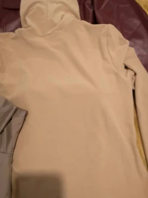 Turtle neck tröja  - Oanvänd, färgen aprikos, storlek S