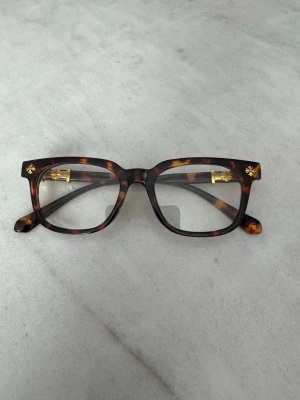 Leopard chrome hearts  - Guldiga chrome hearts glasögon med skydd mot blåttljus vilket innebär t.ex mobilskärmar