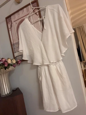 Ny playsuit klänning Gina tricot  - Helt ny aldrig använd från Gina tricot. Stl 36