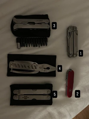 Multiverktyg  - 1. Leatherman Wave+  - såld 2. Swish multiverktyg - 200kr 3. John-Benzen tools div. of Chicago - 300kr 4. stainless - 200kr 5. Würth - 500kr  vid köp av en jag kan skapa en nytt annons eller man kan köpa dem som paketpris