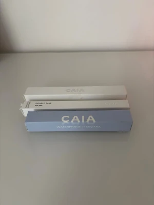 Nytt! CAIA ögonset, två mascaror Waterproof & Serum, ögonpenna - Säljer två mascaror från CAIA – en i blå förpackning (Waterproof Mascara) och en i vit förpackning, Serum Mascara.  Plus en ögonpenna (To PM)