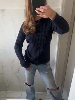 Marinblå stickad tröja - Stickad tröja från gant, ordinarie pris 899 kr💕