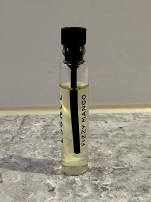Fizzy mango - Essnce - Fizzy mango - Essnce, köpt nyligen och är provad. Mängd syns på bild 🥭