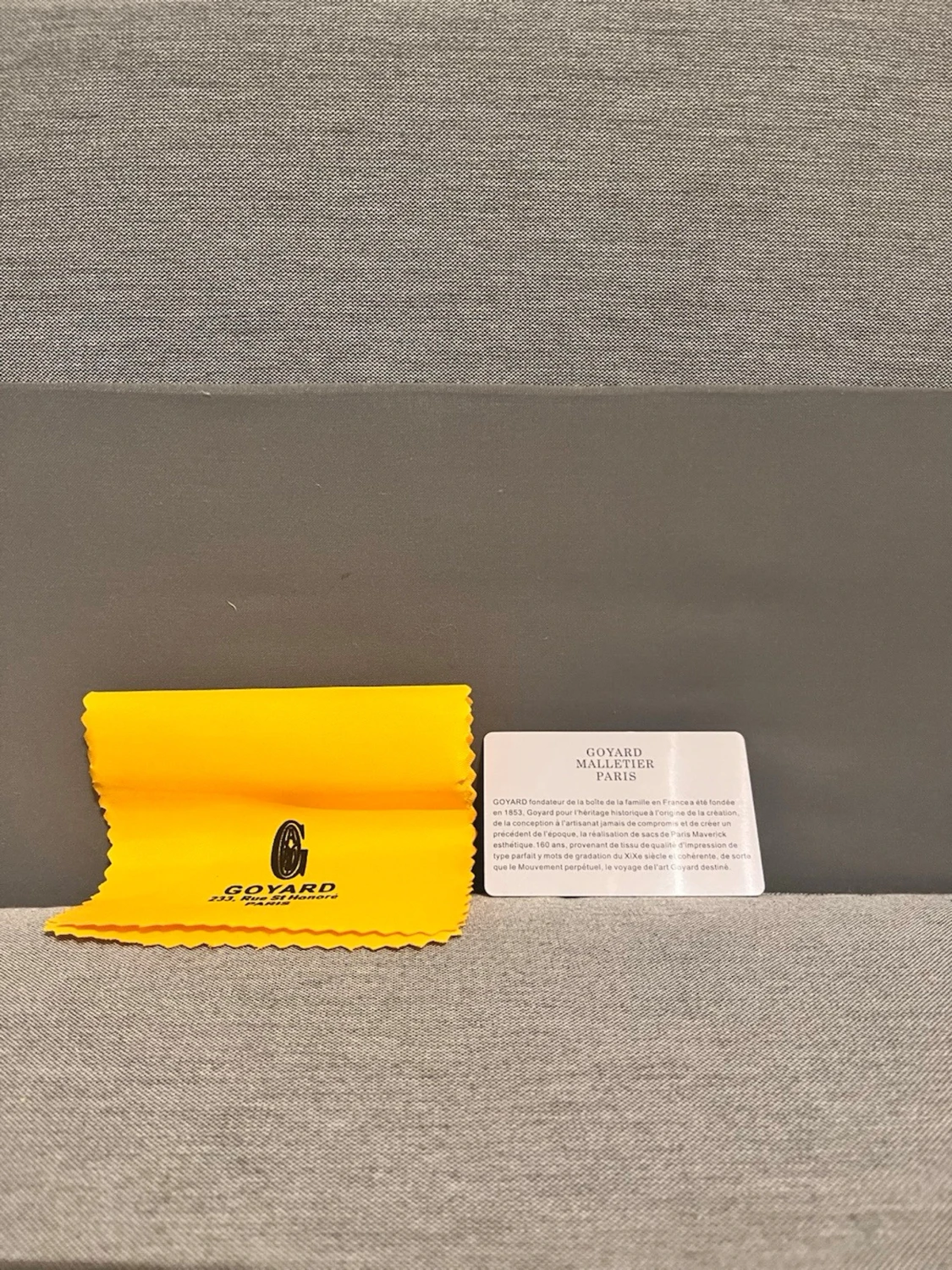 Grön korthållare från G - 2