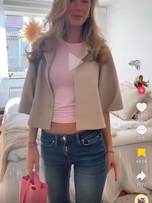 Søker - Ser etter denne kor ermet kåpen i beig fra Jocy and girls🤍