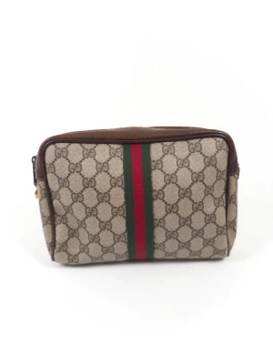 GUCCI Supreme Sherry Line clutch bag - •The clutch  has been gently used and is in very good condition • Size: One Size •Color: Beige •Retail price: 8000+ •Height: 15cm Depth: 5cm Length: 21