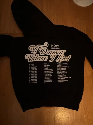 Hov1 hoodie 2025 - Vi dansar vidare i livet hoodie 