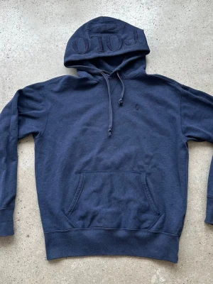 Ralph lauren hoodie  - Mycket snygg och unik  Ralph lauren hoodie. Är strl cs men är som S. Hör av dig vid frågor. 