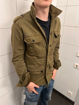 Vintage jacka från G-Star RAW - Sitter som S/M och är perfekt för vår/sommar. Jag skulle säga att den är mer som en overshirt då materialet inte är jätte varm. Kom med prisförslag