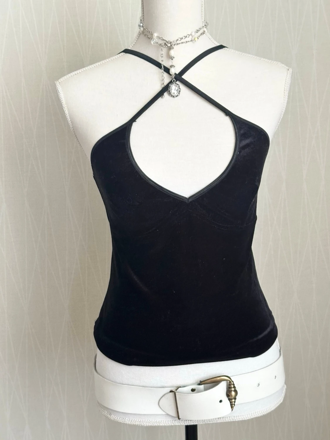 Svart sammetslinnetopp med cross straps - 1