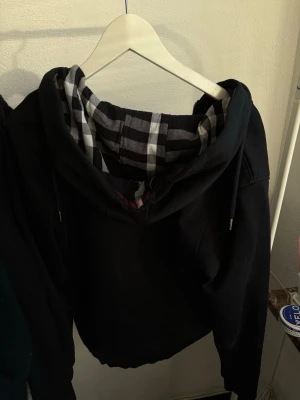 Burberry hoodie - Burberry’s hoodie, mycket bra skick storlek M