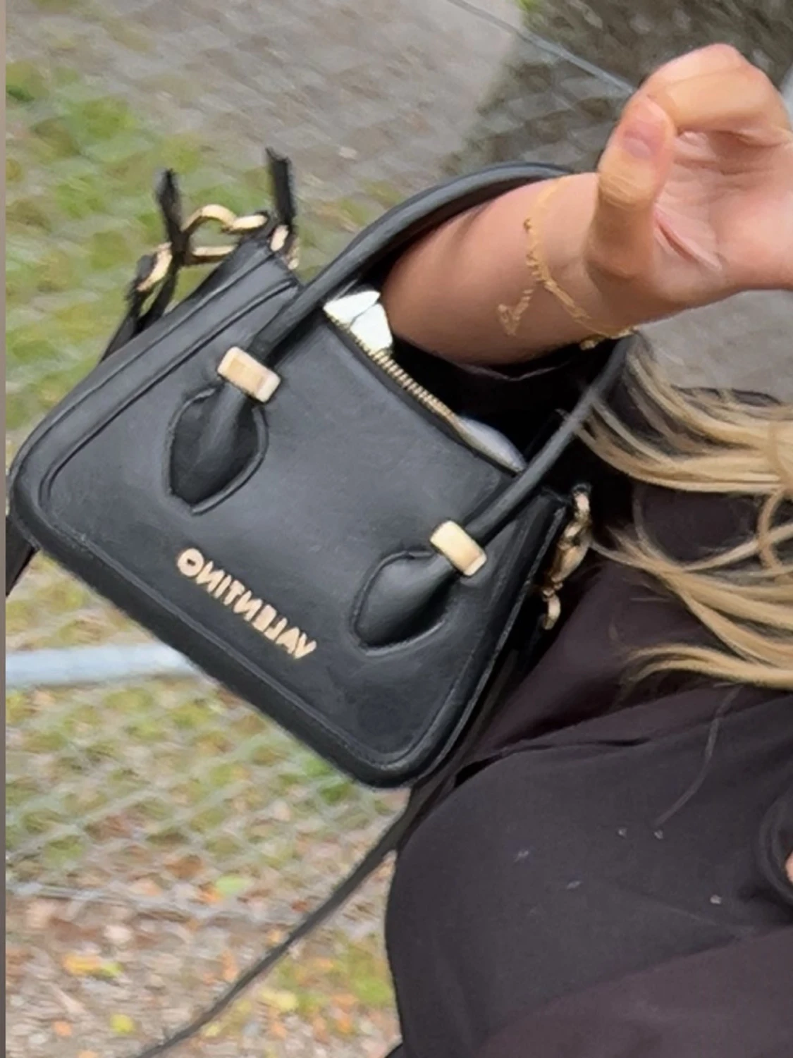 Svart handväska från Valentino - 3