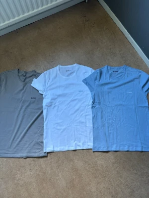 3-pack BOSS t-shirts i olika färger - 1st = 300