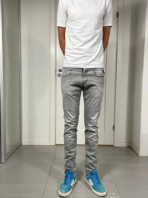 Replay Anbass Jeans  - Säljer nu dessa Replay Anbass Jeans, W30 o L32. skriv för fler bilder/frågor🙌🏼