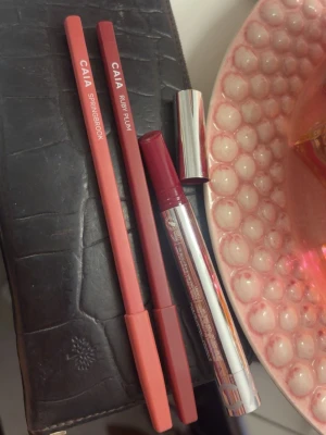 Läppennor - Smink från Caia ruby plum och spring brook, endast testat så nytt