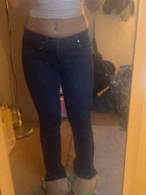 Mörkblåa jeans - Jeans från Gina Tricot🩷