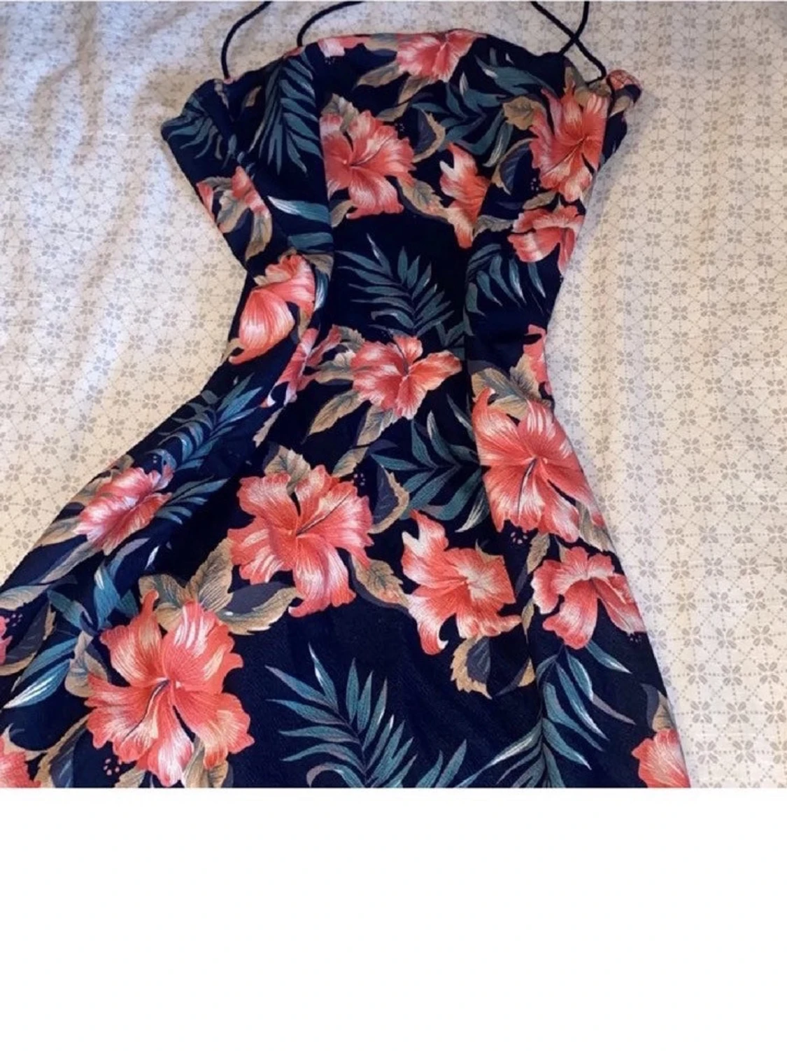 Två rosa klänningar i olika stilar - 5