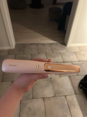 Beurer HT 22 Split End Remover   - Säljer en Beurer HT 22 Split End Remover  den är knappt använd och ni har säkert sätt den på TikTok och sök upp om ni vill se hur den funkar!