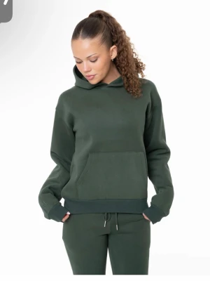 Söker nitted set - SÖKER grönt nitted sett. Helst i xs💕 om någon har o skulle vilja sälja så kan vi diskutera pris!