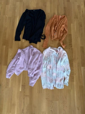 stickade koftor, 50kr/st eller 5 för 200kr.  - stickade koftor, 50kr/st eller 5 för 200kr. 