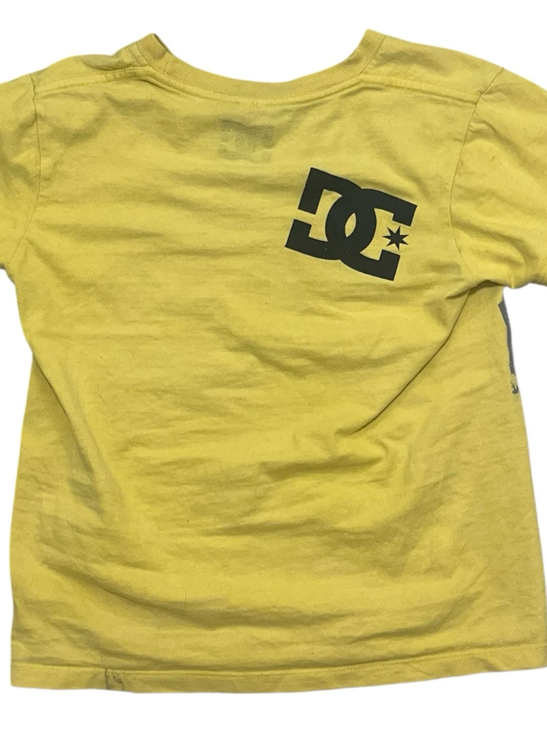 Gul DC t-shirt med stor logga - 3