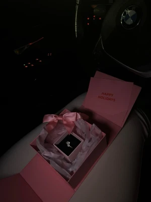 Pandora ring  - jättefin Pandora ring i guld, använd max 5 gånger så nästan helt ny, org pris 1 300kr