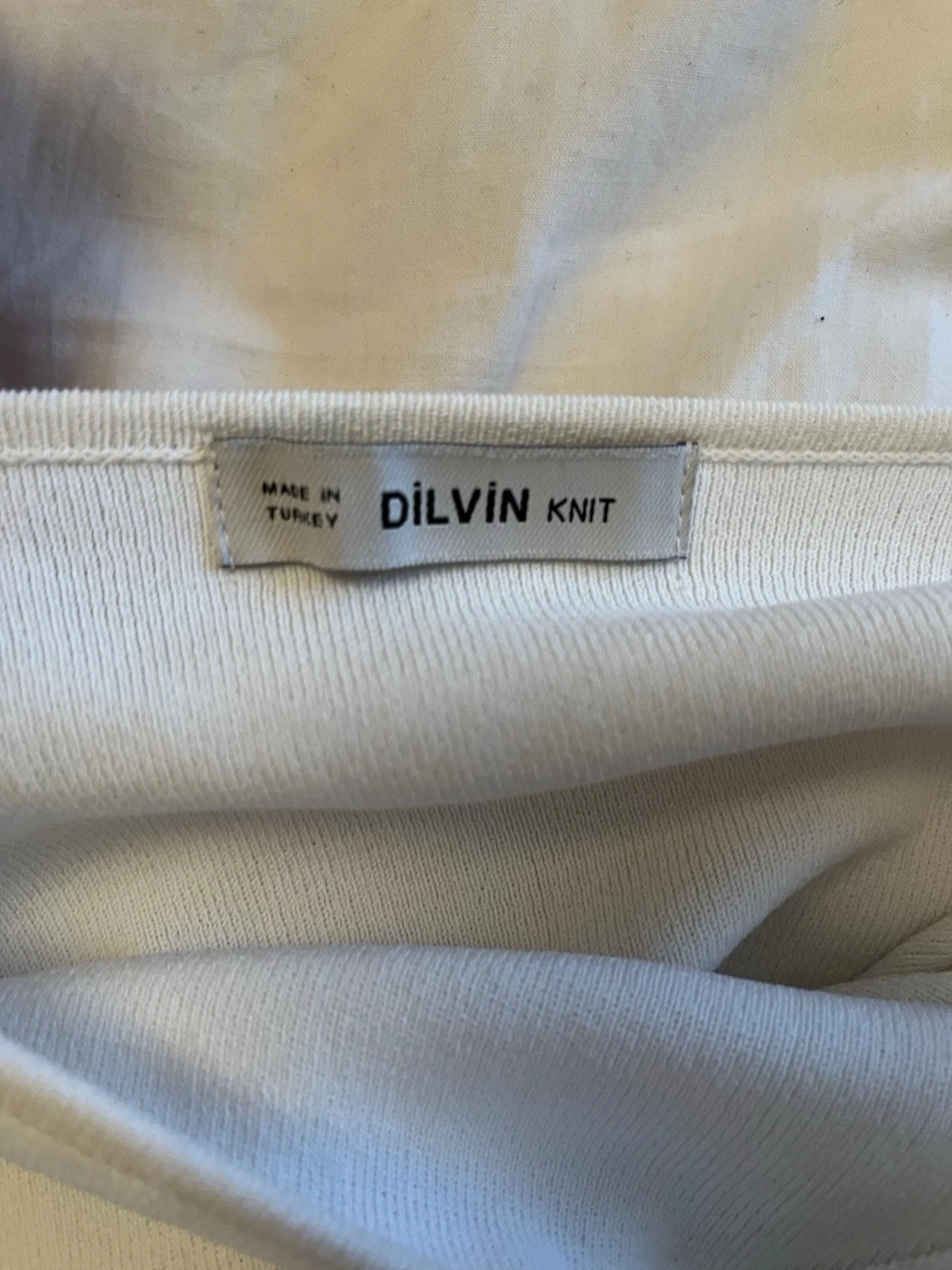 Vit topp med puffärmar - 2