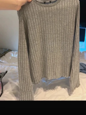 Långärmad tröja - Storlek M. Jätte skön