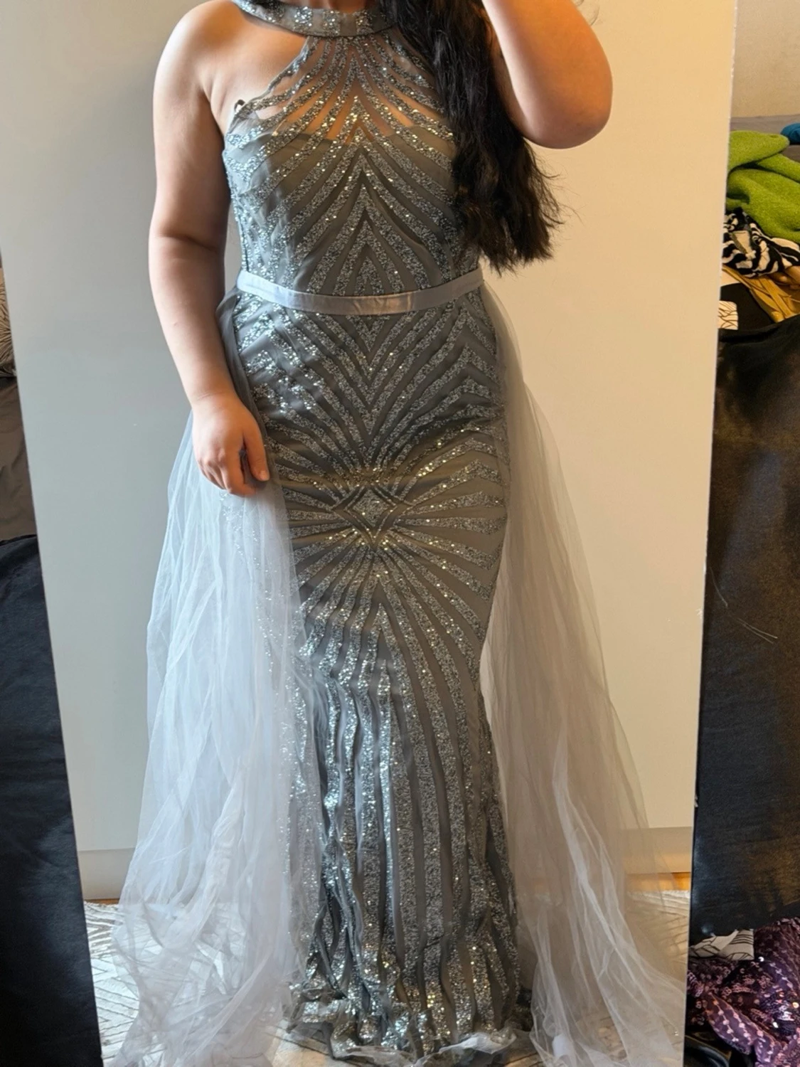 Glittrig silver exklusiv långklänning