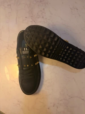 Valentino Rockstud -  svarta Valentino Garavani Rockstud skor, helt nya och oanvända. Priset går att diskutera.
