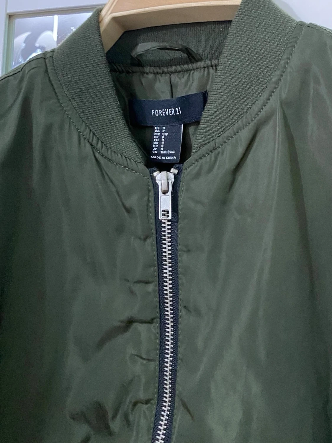 Olivgrön bomberjacka från FOREVER 21 - 2