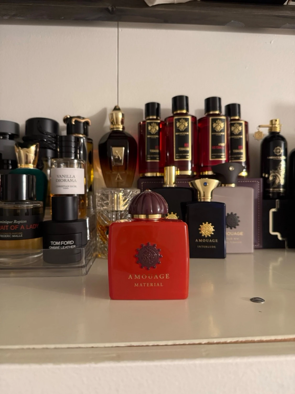Amouage Material parfym röd flaska