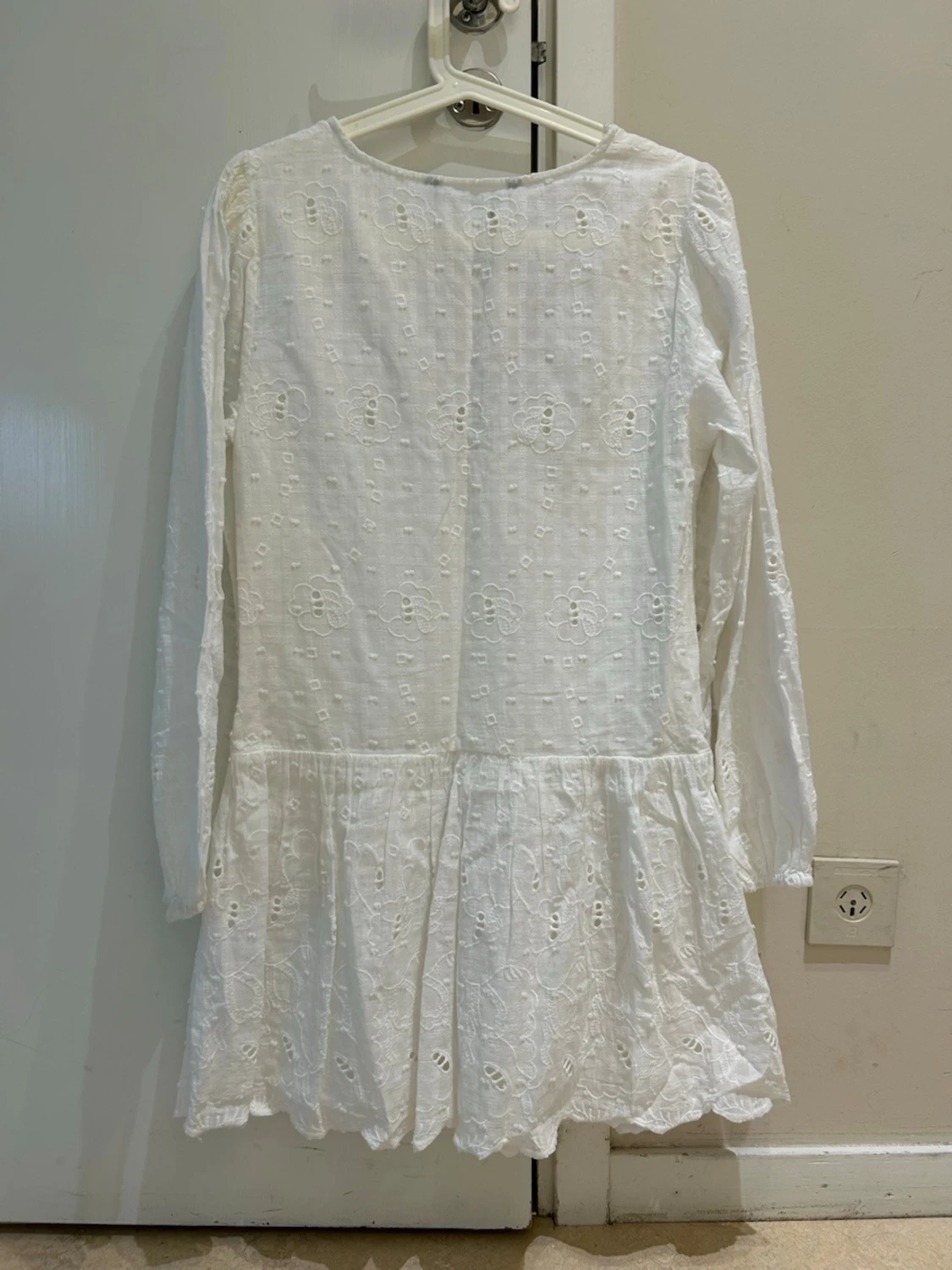  Ny Vit broderad klänning från Zara - 4