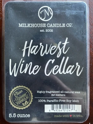 Smältvax Harvest wine cellar  - 156g och aldrig använd. Noter: red wine, spices, cinnamon, apple, blackberry