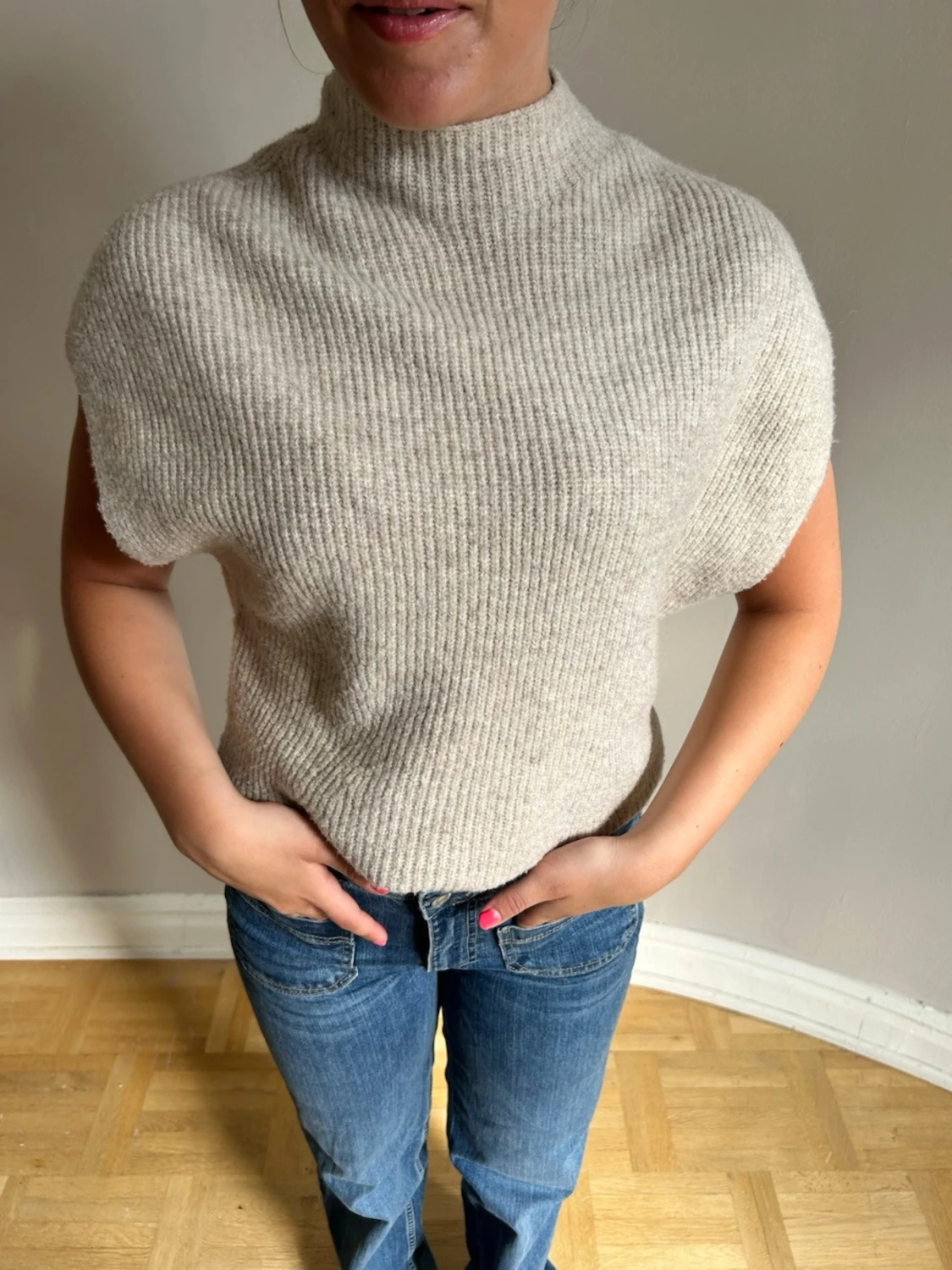 Beige ribbstickad ärmlös tröja💖